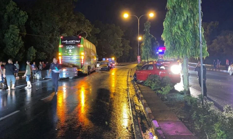 Dua cedera kemalangan empat kenderaan