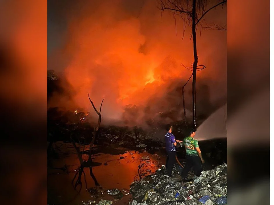 Bomba padam api di tapak pelulusan sampah haram 20 jam sehari