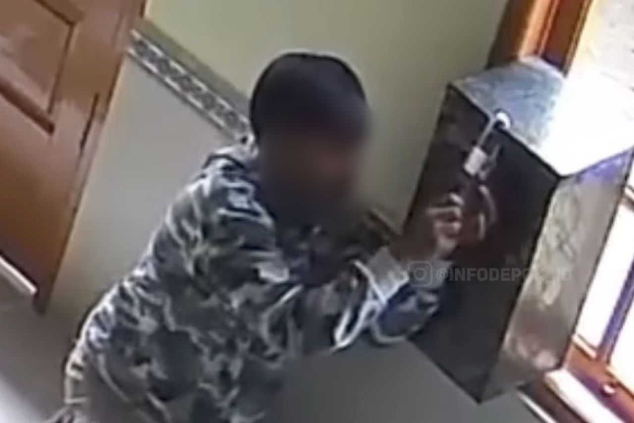 Lelaki selamba curi wang tabung surau