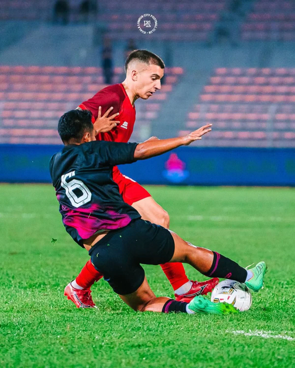 Semen Padang 'ajar' barisan bintang KL City