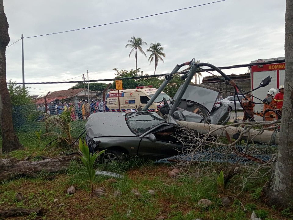 Lelaki maut kereta rempuh tiang elektrik
