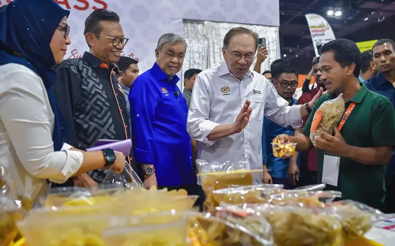 RM100,000 for each Felda village for project of their choice