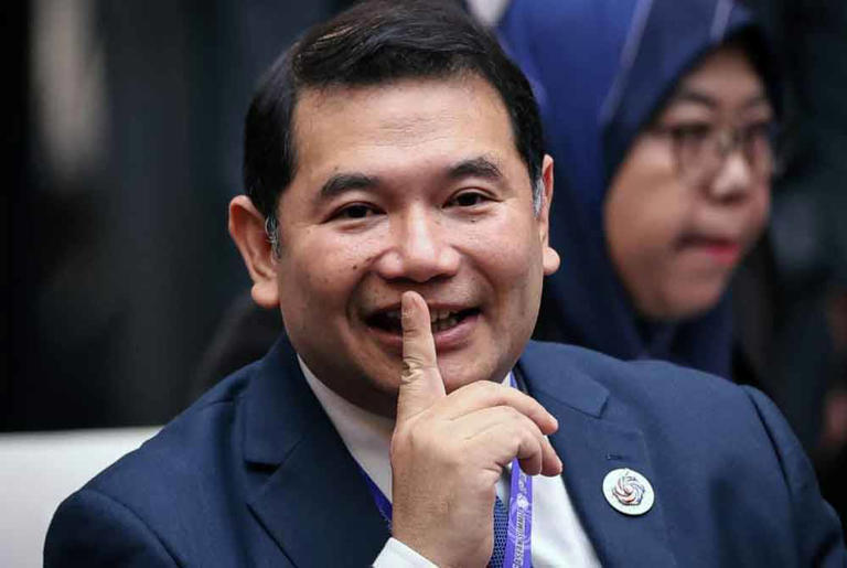 PUTRAJAYA – Pandan MP Datuk Seri Rafizi Ramli is calling on Malaysians to mobilise their online presence once again as “keyboard warriors” to pressure Israel into halting the atrocities that have led to a widespread famine crisis in Gaza.