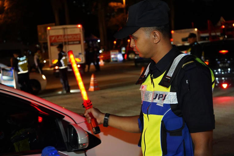 JPJ seizes four luxury cars including Mercedes S400 a China national drove with no insurance for a year