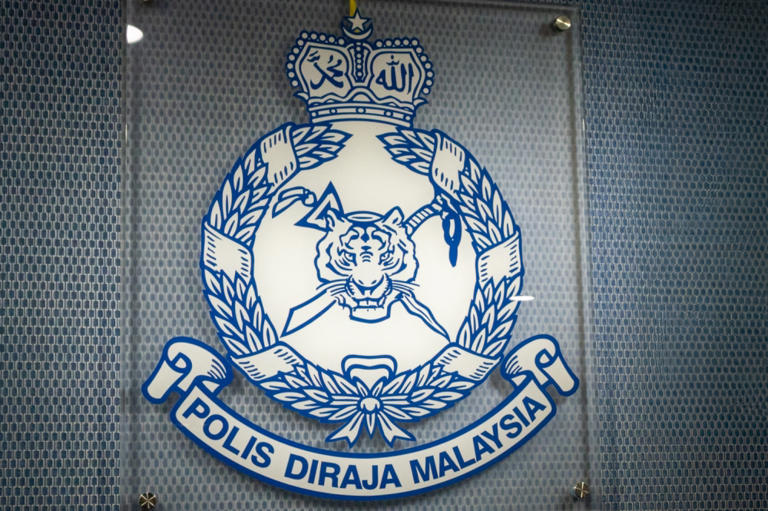 Melaka arson destroys two cars at cop’s home, suspect’s motorcycle also goes up in flames