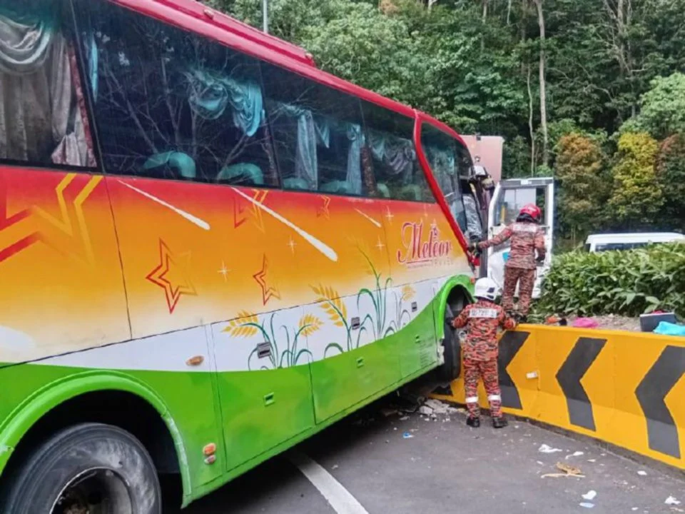 Dua cedera bas persiaran rempuh 2 kenderaan di Genting Highlands