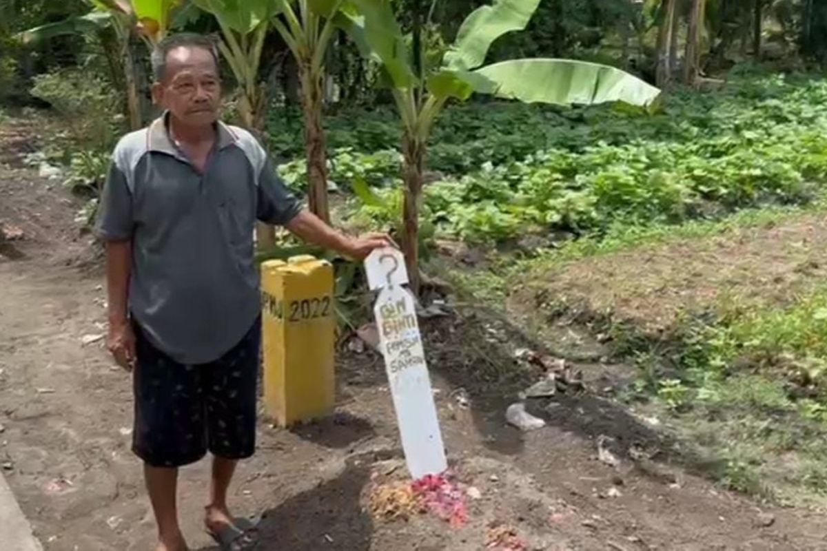 Kubur tiba-tiba muncul tepi jalan