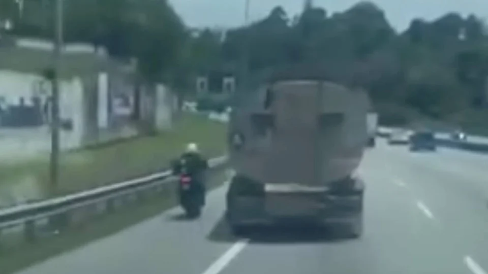 Jurutera maut motosikal dilanggar lori masuk lorong kecemasan
