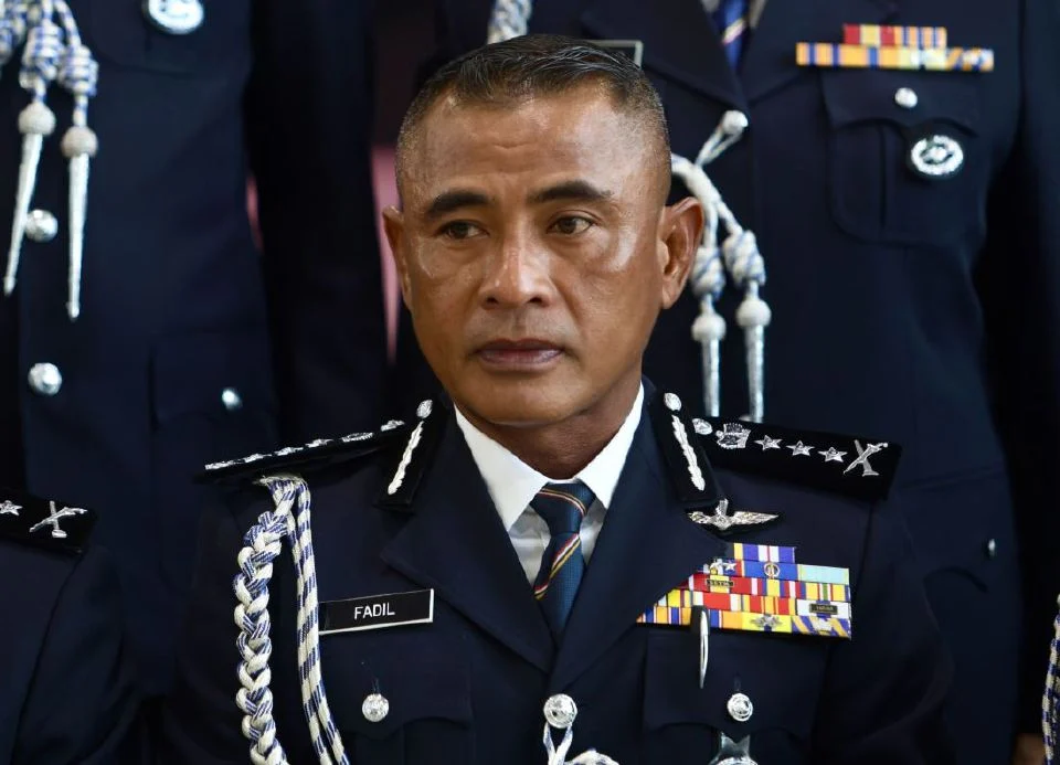 Pegawai polis cedera dirempuh peserta perhimpunan di Jalan Parlimen