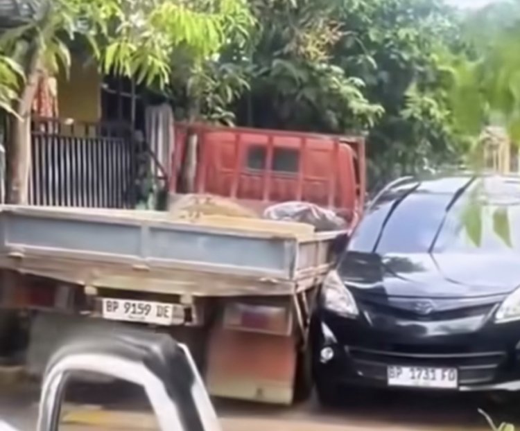 Bila ditegur marah, akhirnya kereta kena geser lori
