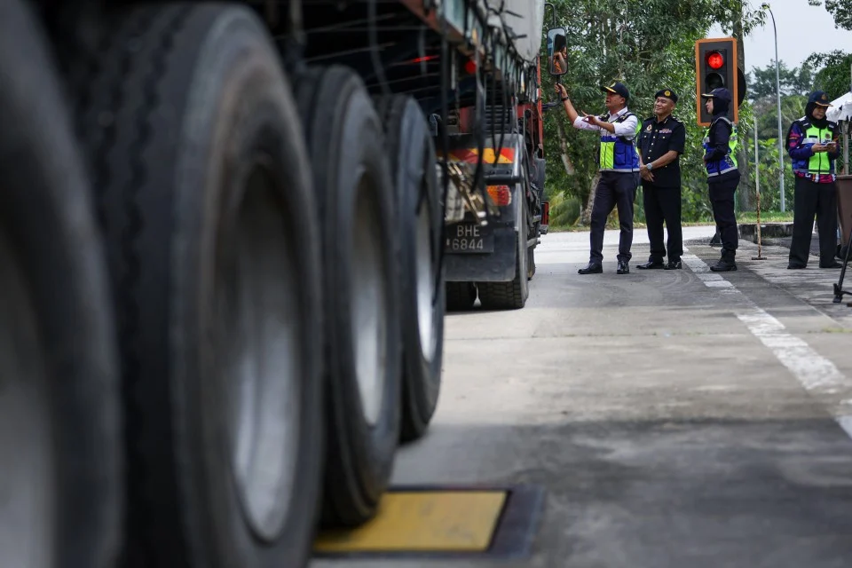 Pilot darat Indonesia lari lintang pukang ditahan JPJ