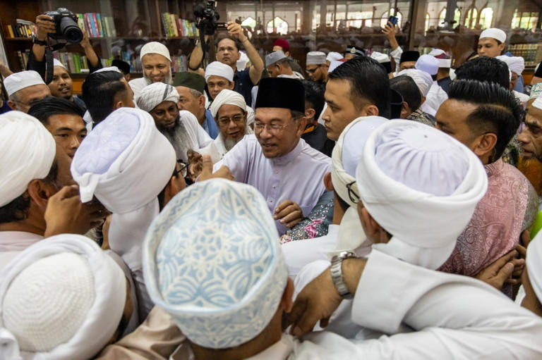 Anwar says Pakatan-GRS talks will continue ahead of Sabah polls, even as BN shuns cooperation