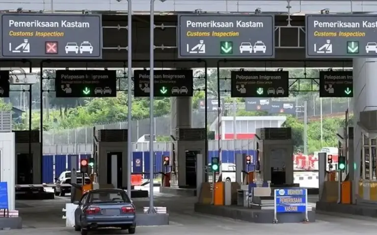Form 6 student among 23 detained for drugs after Thai holiday