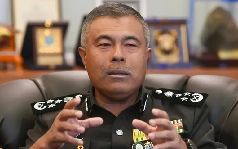 My officers are not gangsters, prisons chief tells inquiry