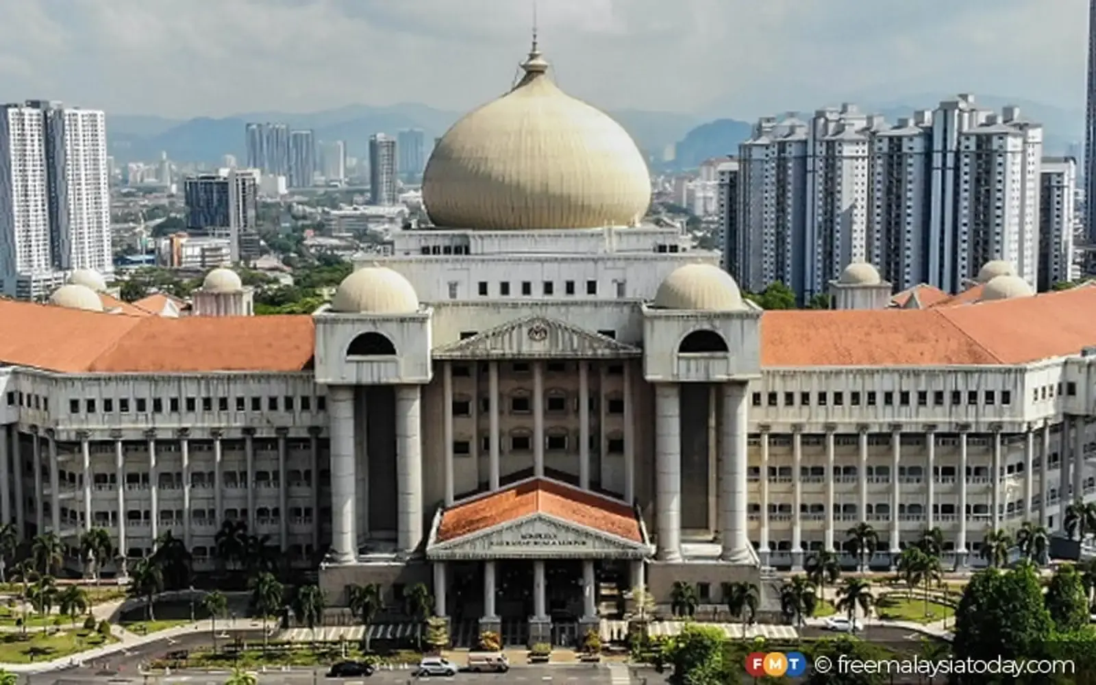 Ex-unit trust consultant charged with misusing clients’ funds