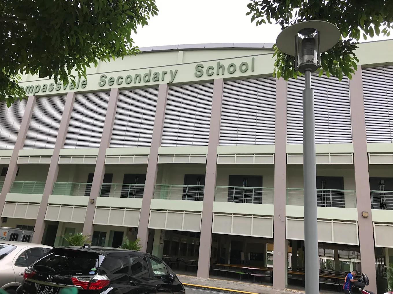 Bekas pelajar saman mantan guru lebih RM1 juta