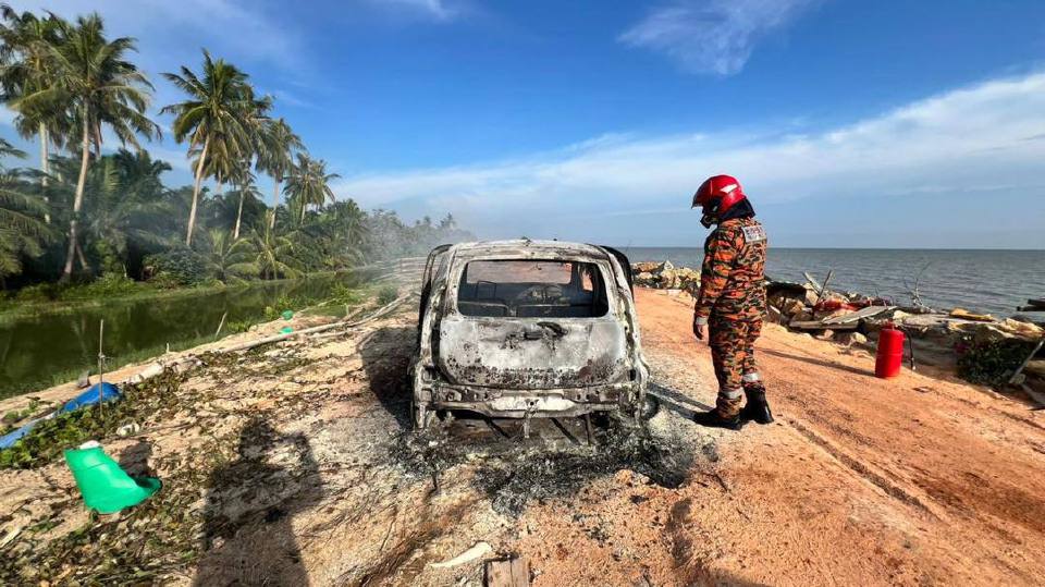 Warga emas rentung dalam kereta terbakar di Senggarang