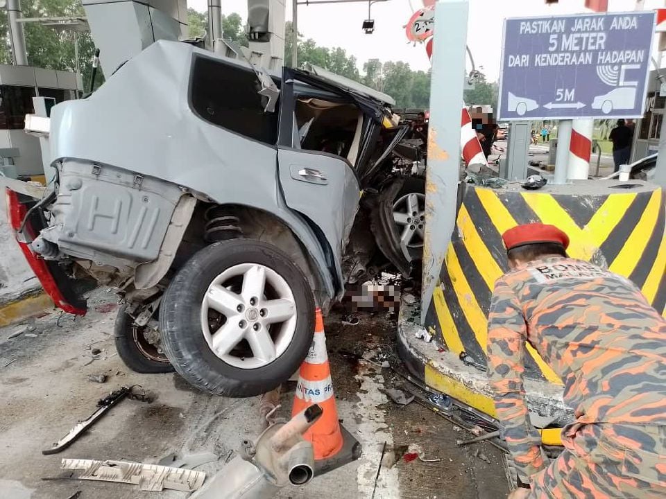 Bayi setahun maut, lapan cedera dalam nahas 4 kenderaan di Plaza Tol Bukit Kajang