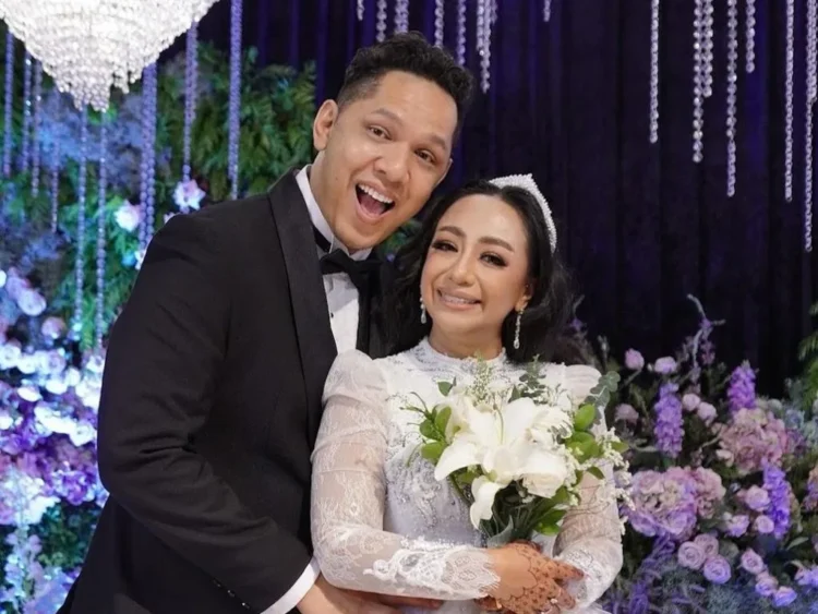 Amylea Buang Simbol Cinta Dalam Tong Sampah