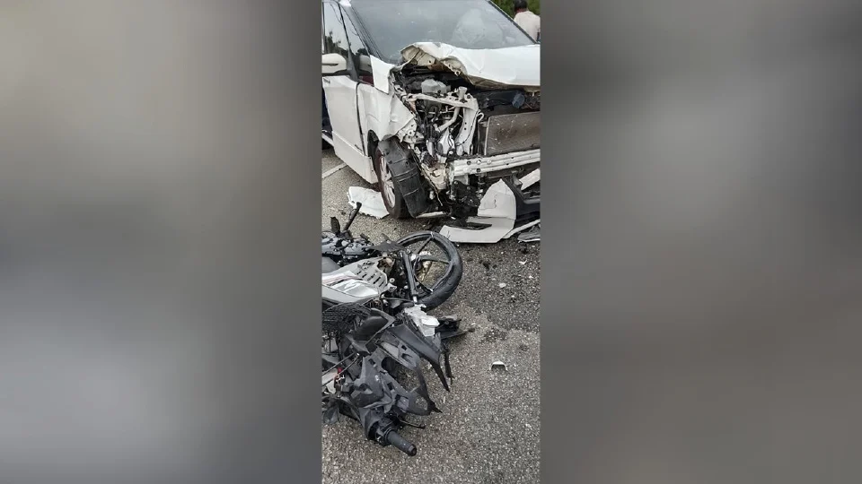 2 sahabat baik selamat dikebumikan di dua tanah perkuburan berasingan