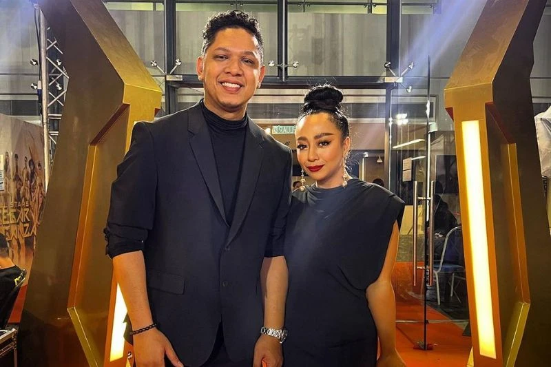 Amylea Buang Simbol Cinta Dalam Tong Sampah