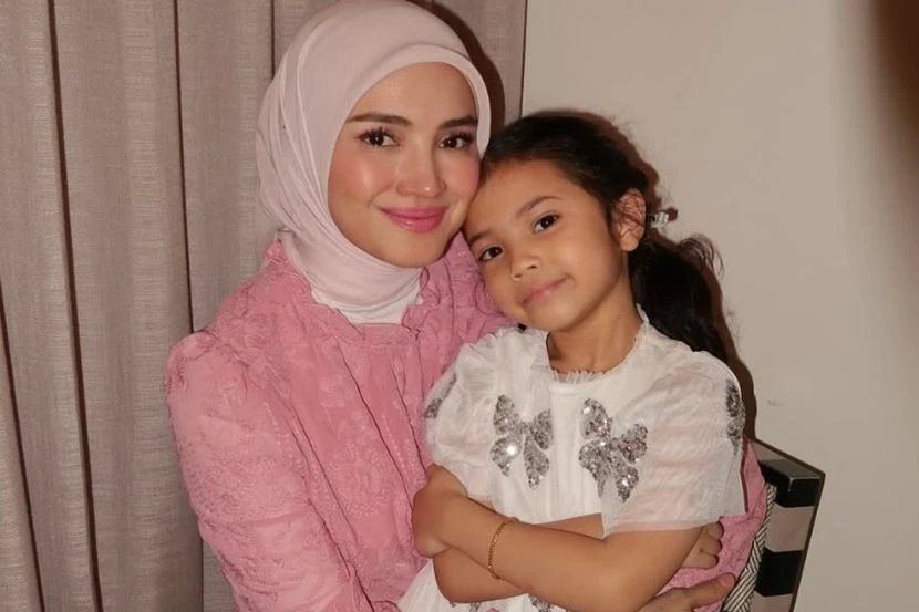 Peminat Puji Fazura Siapkan Fatima Sebelum berjumpa Dengan Daddy [VIDEO] 