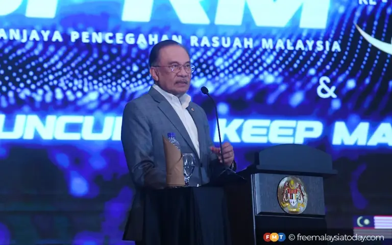 Anwar hails MACC as being bravest in its history