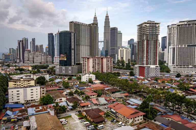 Selangor Sultan acknowledges Ambrin Buang’s statement on Kampung Sungai Baru redevelopment