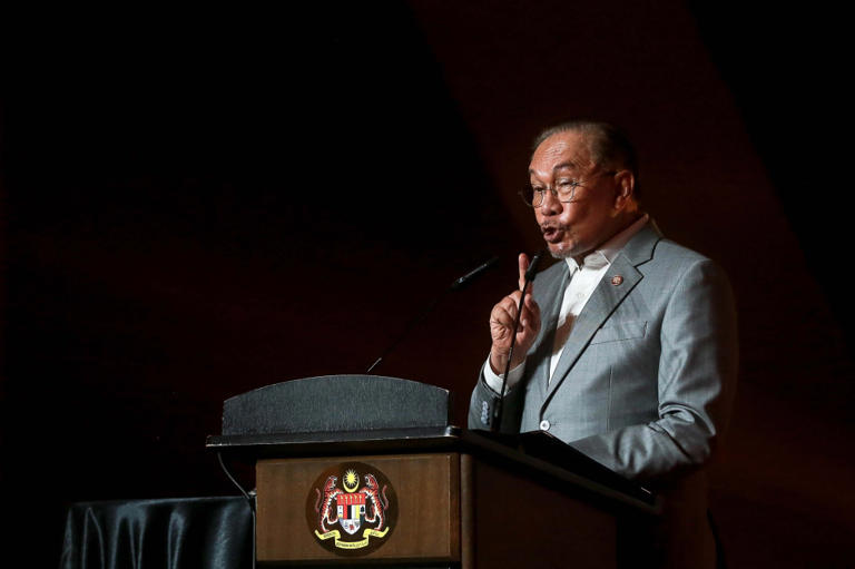 Upko’s Ewon still in federal Cabinet, PM says days after resignation threat over Sabah rights