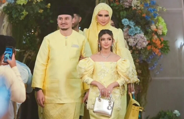 Che Ta Mahu Rahsiakan Wajah Bakal Menantu
