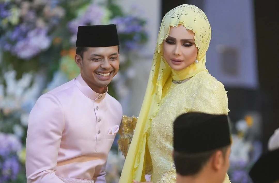 Che Ta Mahu Rahsiakan Wajah Bakal Menantu