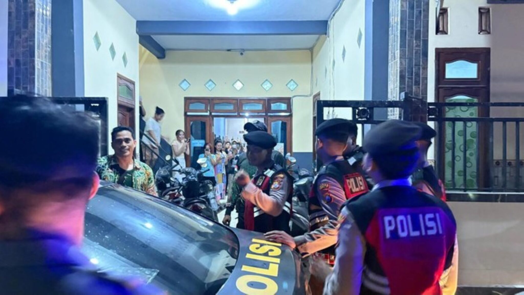 Pelajar ‘kantoi’ selinap masuk asrama perempuan pakai tudung