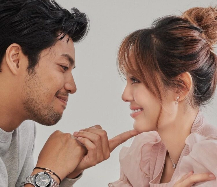 Kamal Adli Hadiahkan Telekung Buat Uqasha Demi Pujuk Hati Yang Tertutup