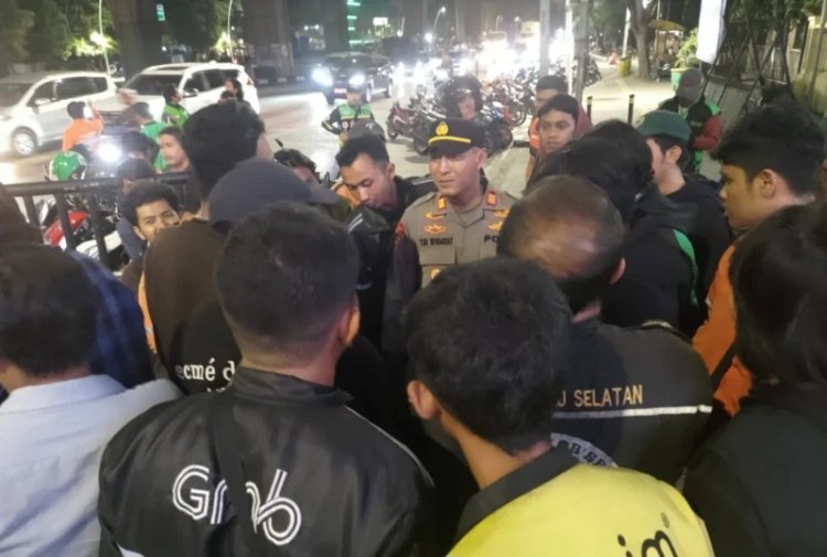 ‘Rider’ dibelasah beramai-ramai hanya kerana salah alamat