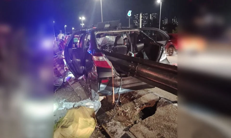 Jalan licin dipercayai punca kereta e-hailing terbabas, gadis 19 tahun maut