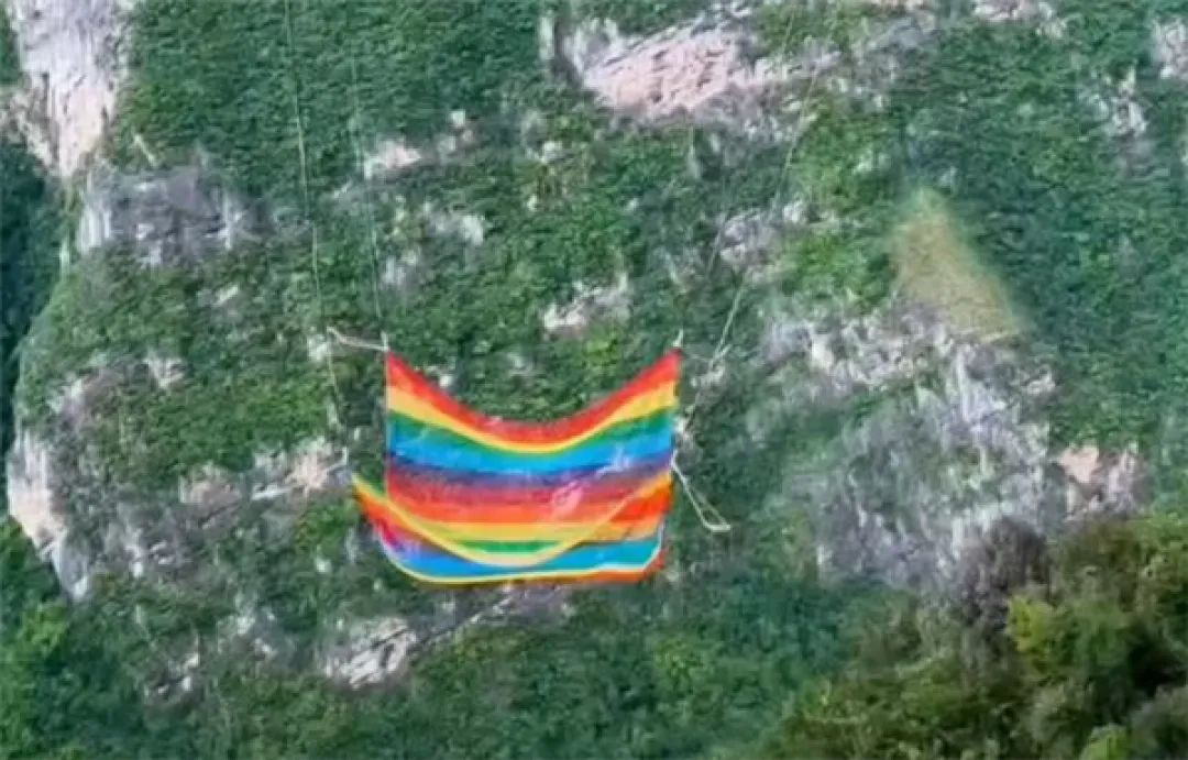 ‘Bungee jumping’ tanpa tali digantung operasi