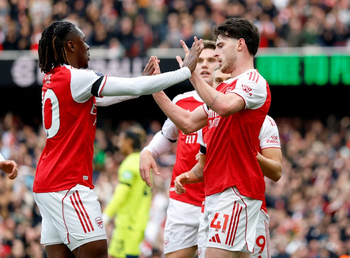 Arsenal takluk derbi London, tawan puncak liga