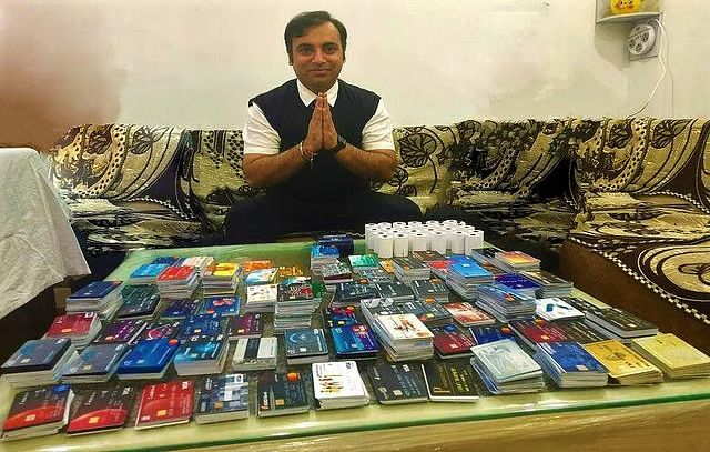 Lelaki bebas hutang walau ada 1,638 kad kredit 