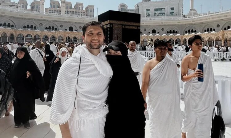 Neelofa Kongsi Perjalanan Umrah, Curi Perhatian Netizen! [VIDEO]