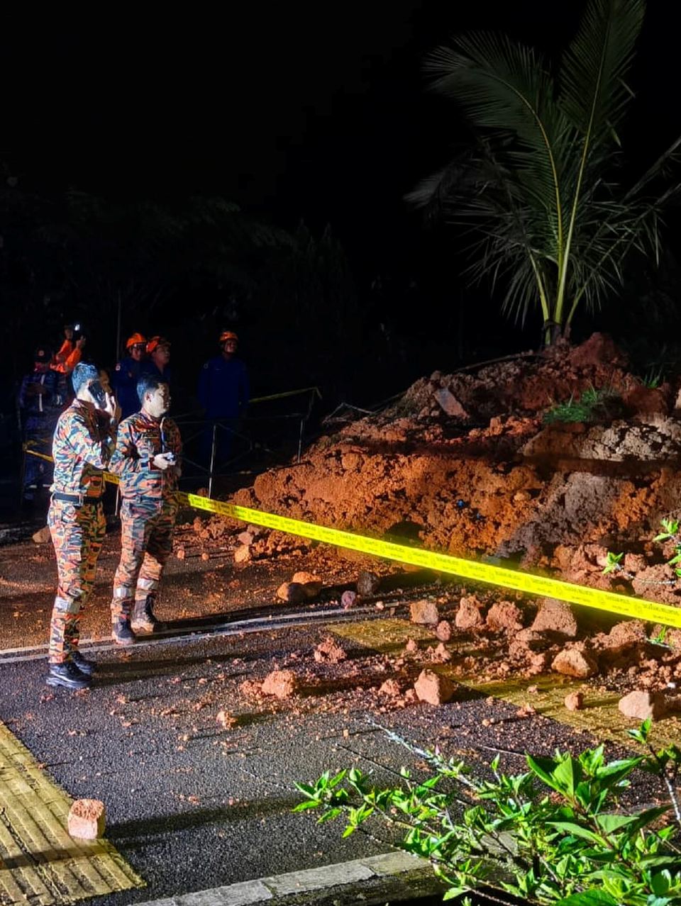 Tanah runtuh: Hampir 700 penduduk Apartmen Puncak Arabella di Cameron Highlands terputus hubungan