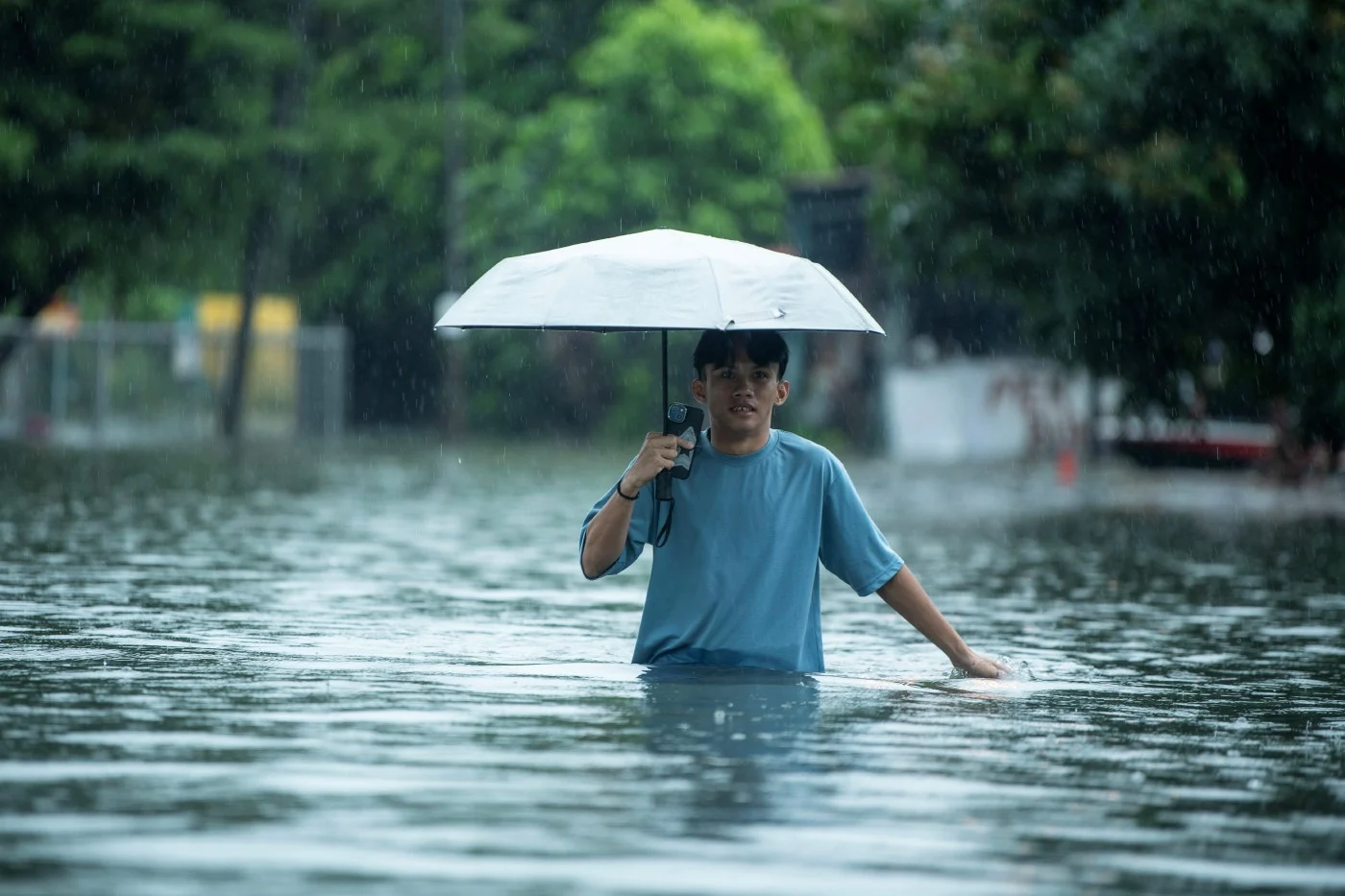 Number of flood evacuees continues to rise; now more than 9,000