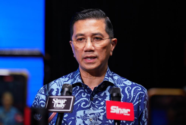 ‘We are not at war, we only have different views' – Azmin