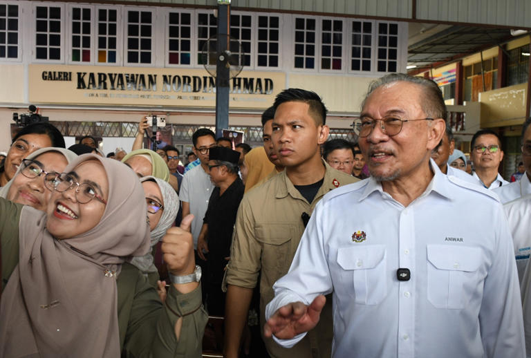 ‘Criticise me, but sensibly’: Anwar unfazed by fresh ‘Turun’ rally rumours, says he will stay the course