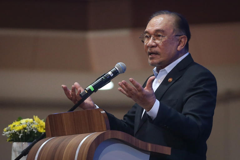 Anwar says he’s ‘surprised’ by rumours of Khairy joining Cabinet