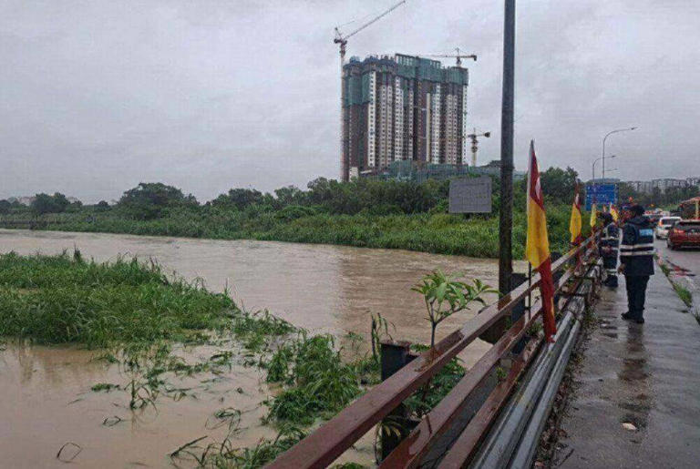 Shah Alam sees rising water levels; MBSA urges public caution, identifies 12 high-risk areas