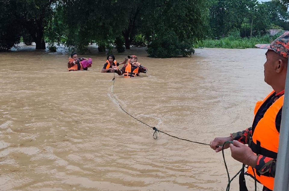 TERKINI: Banjir makin buruk, lebih 19,000 mangsa berlindung di 121 PPS 10 negeri