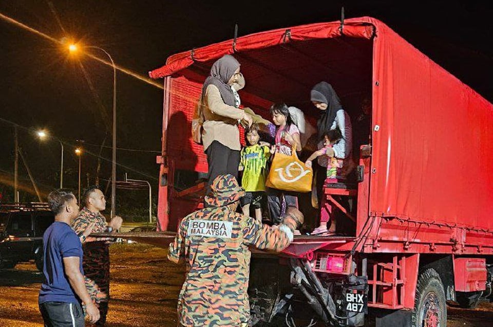 TERKINI: Banjir makin buruk, lebih 19,000 mangsa berlindung di 121 PPS 10 negeri