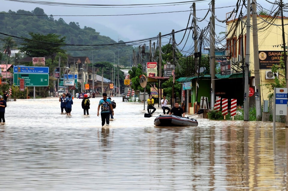 TERKINI: Banjir makin buruk, lebih 19,000 mangsa berlindung di 121 PPS 10 negeri