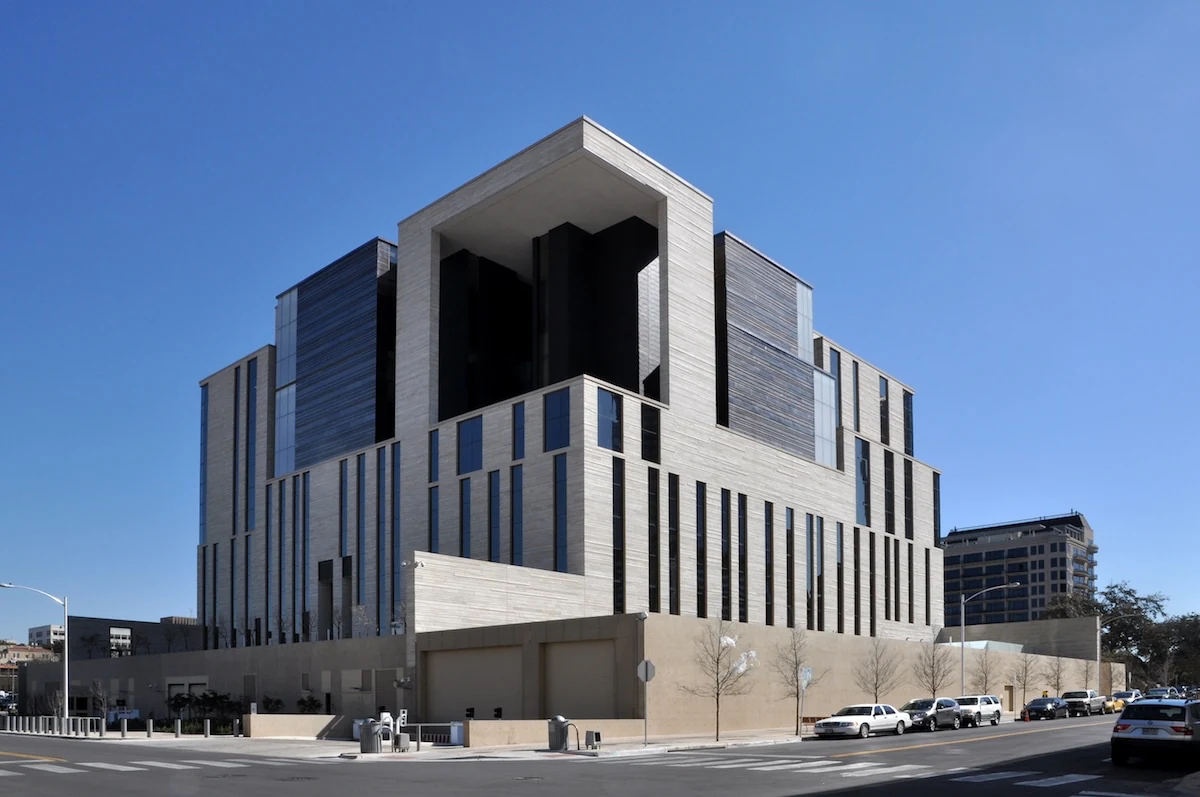 Bekas CEO kelahiran Malaysia dituduh kebas RM2.9 bilion