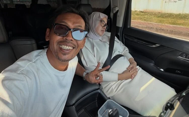 Shuib Rakam Gambar Watie Tidur Dalam Kereta